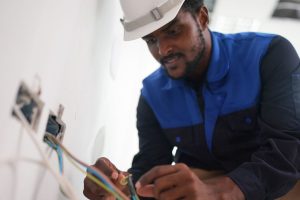 Read more about the article Finding a Reliable Electrician in Broward County, FL: What Every Homeowner Should Know